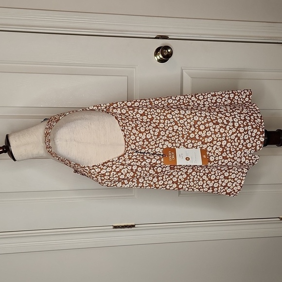 CAbi Folklore Floral Lark Top Size M NWT - Picture 5 of 14